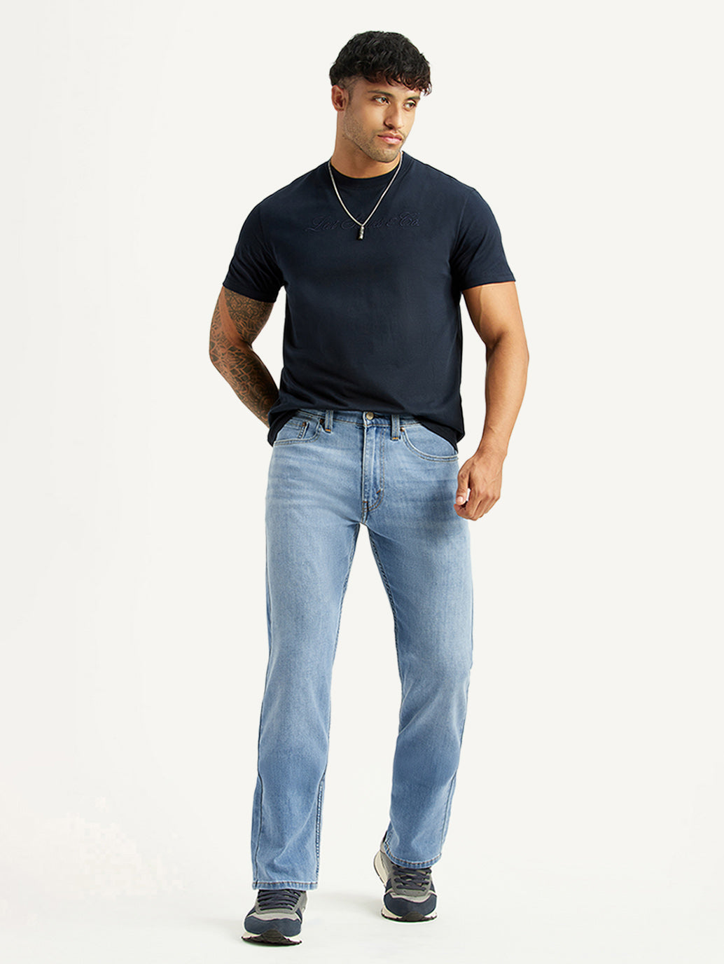 001H90185_01_Styleshot.jpg