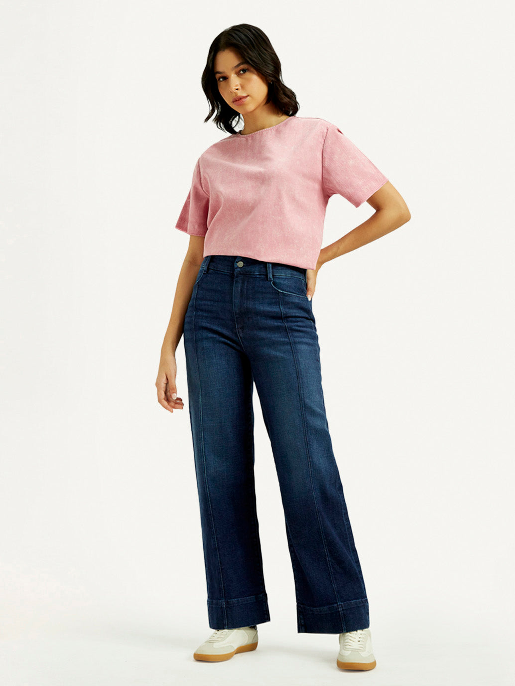 004FQ0000_02_Styleshot.jpg