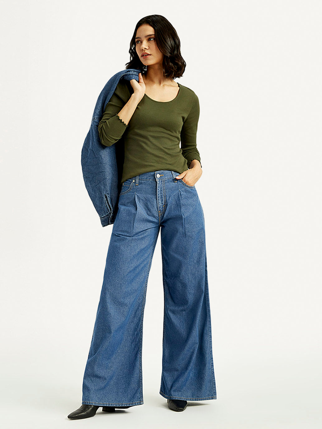 0058X0001_01_Styleshot.jpg