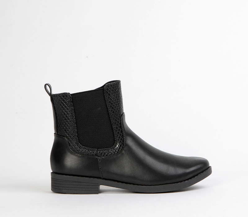 Blackboot1.png