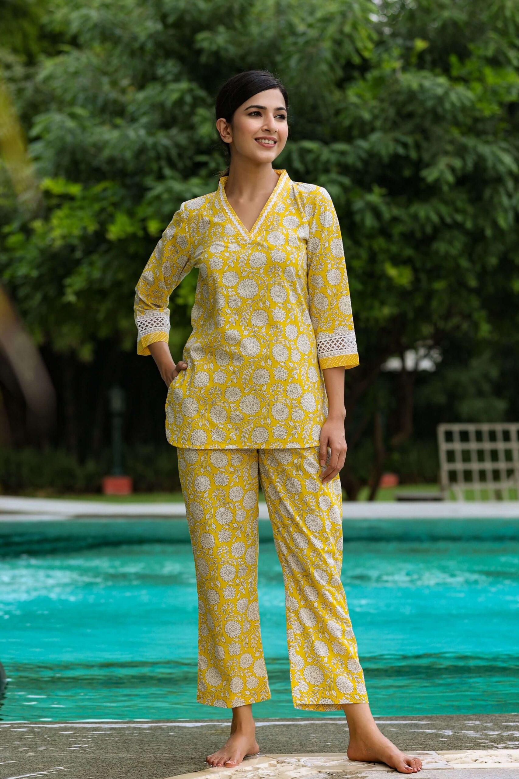 GilloriLoungewear_b61fc994-56ef-4d2a-aae3-0a317865b0af.jpg