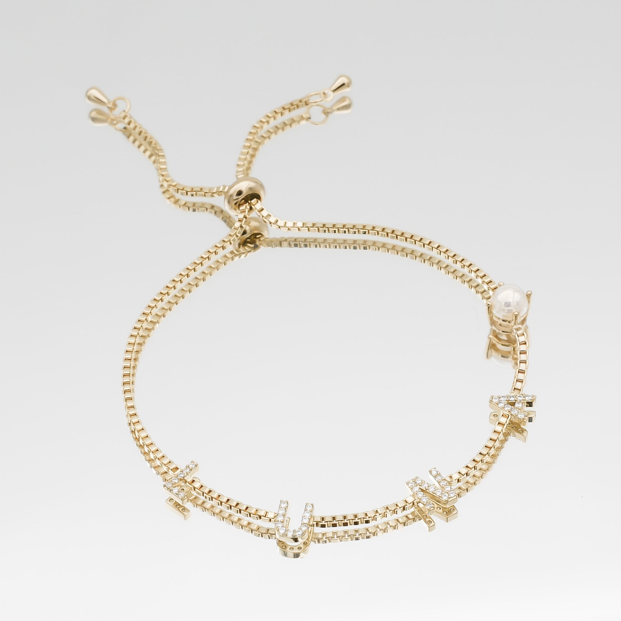 ICYClassicSuspendedBracelet-BoxChain-02_PRYA_746468bf-3d09-4e2d-b552-06f6d59c24d1.jpg