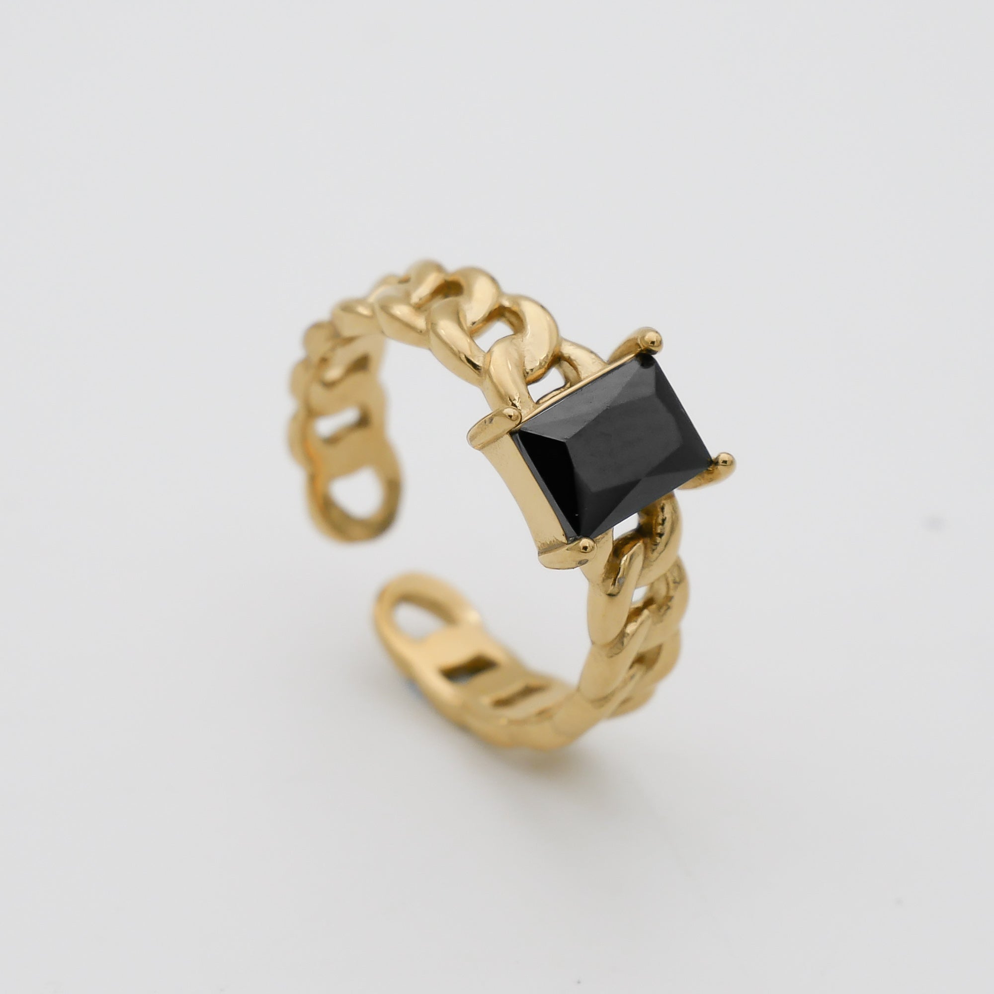 LarisaRing-Onyx-02_PRYA.jpg