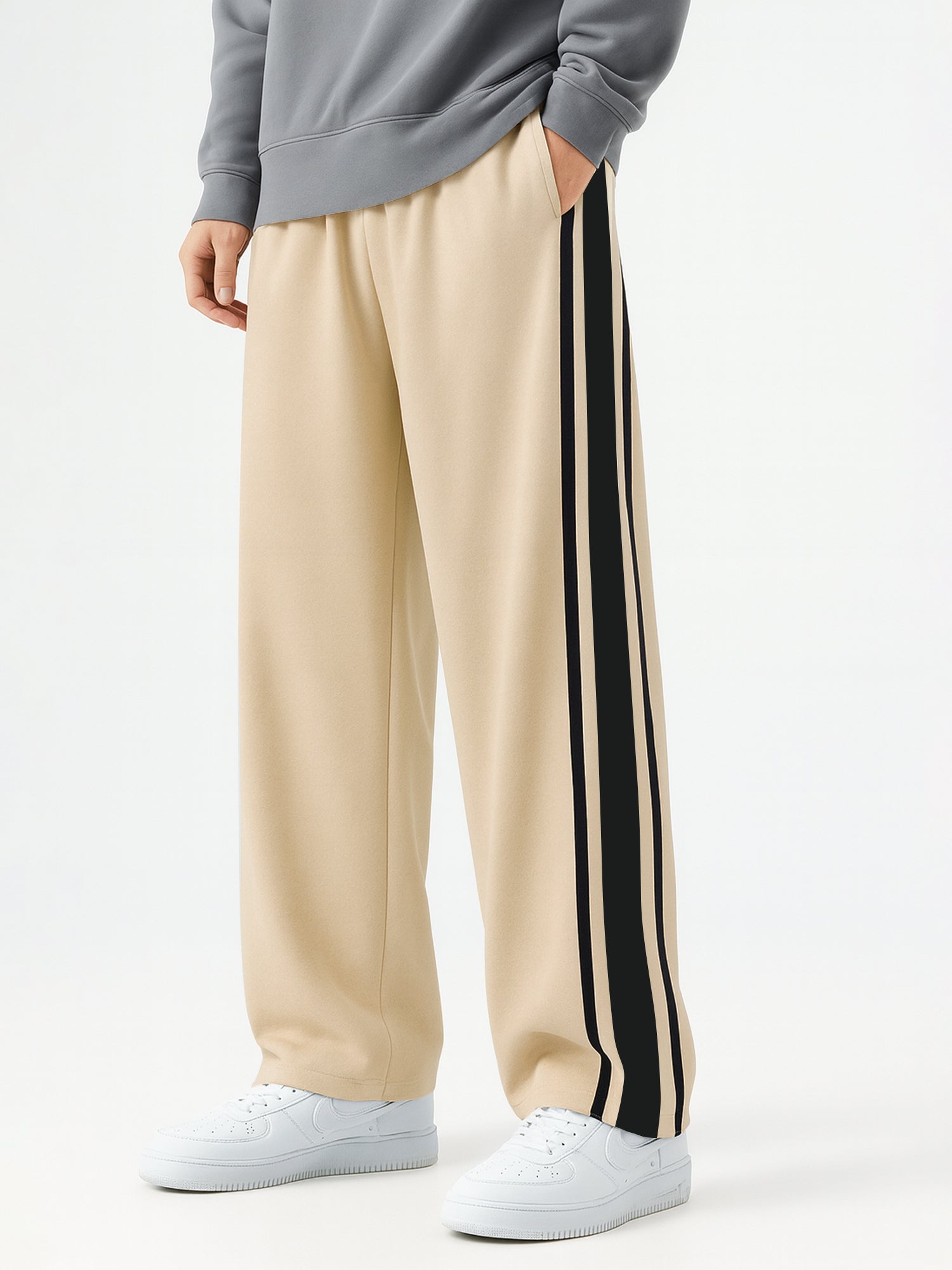 MN25-BAGGY-BEIGE-BLACK-RUNNER_1_7ec39b26-04af-4f30-b8da-d537e24addda.jpg