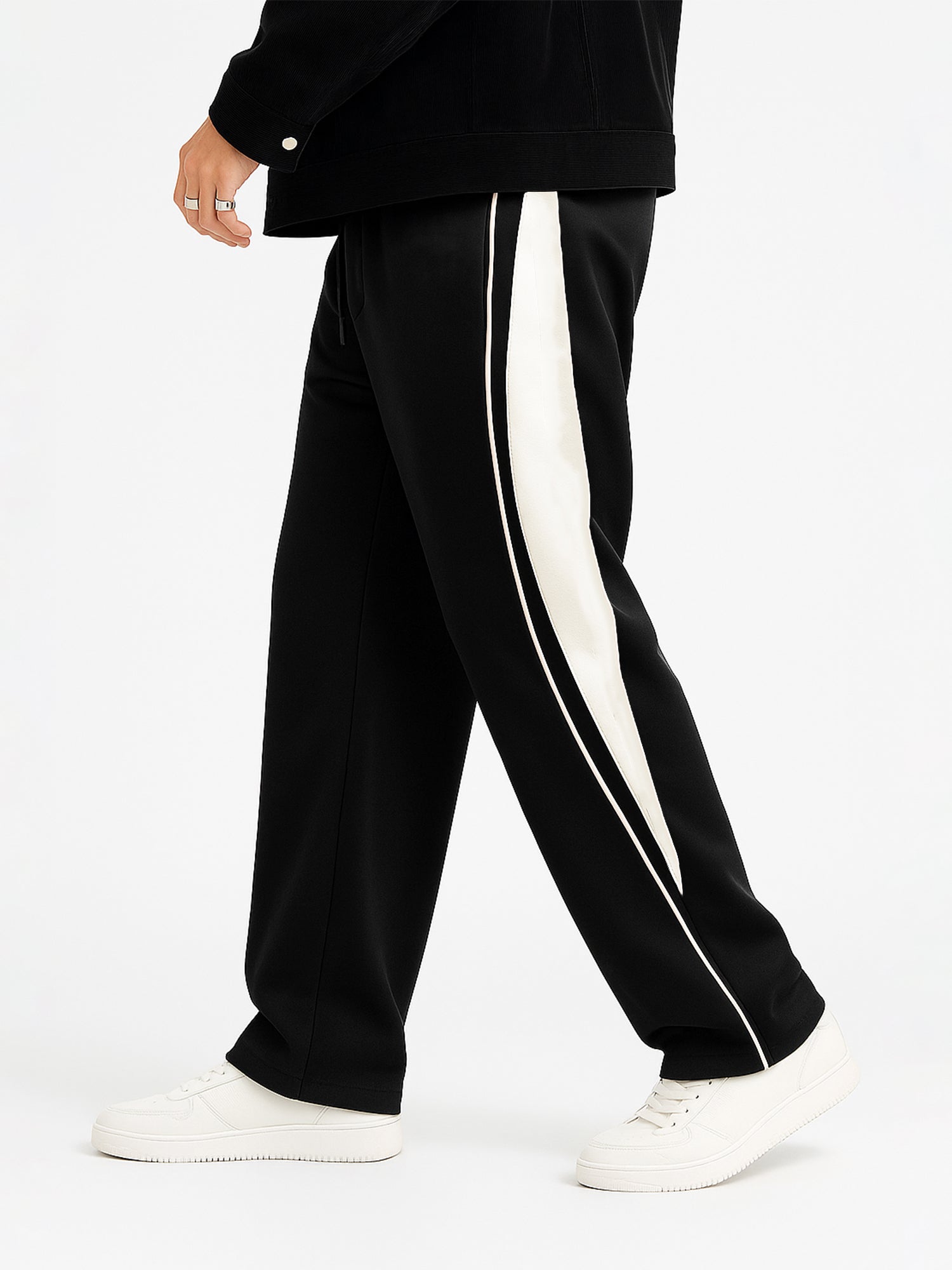 MN25-BAGGY-BLACK-WHITE-GOAL-LINE_1_687f979a-dcb8-451e-8639-c15c4d6258fa.jpg