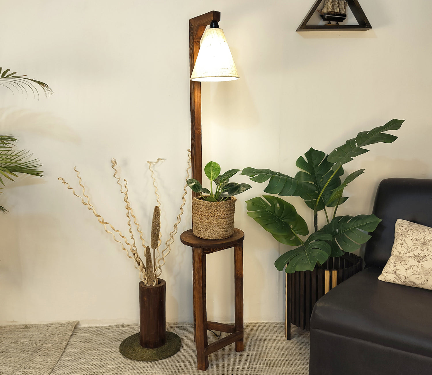 accent-wooden-floor-lamp-with-beige-fabric-lampshade-FL742_1.jpg