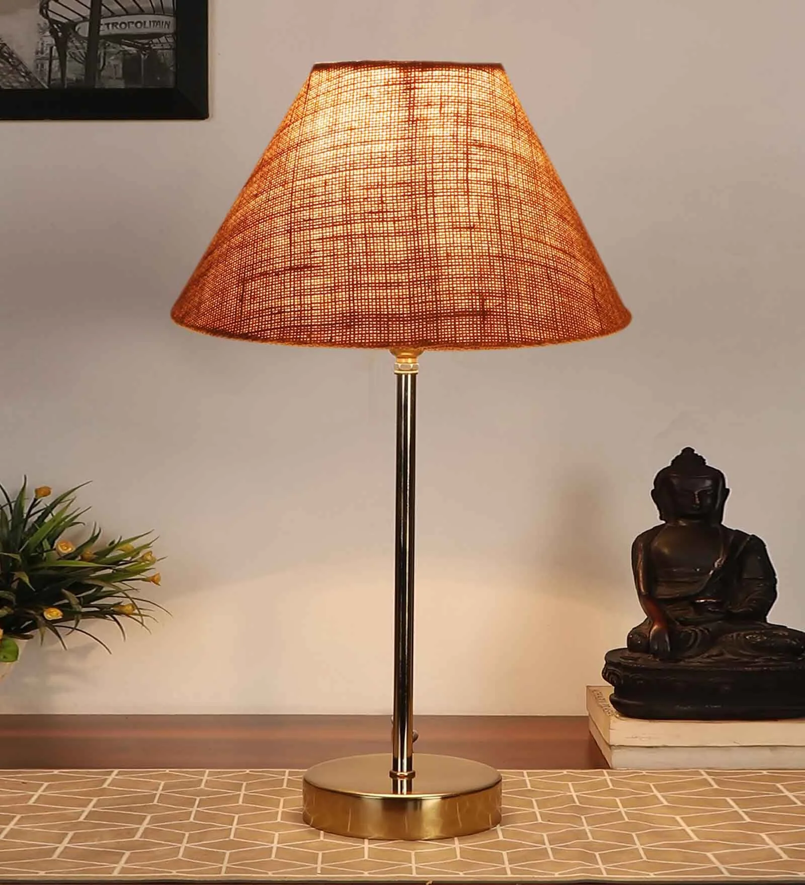beige-color-traditional-bedside-table-lamp-with-golden-finish-base-TL568_1.png