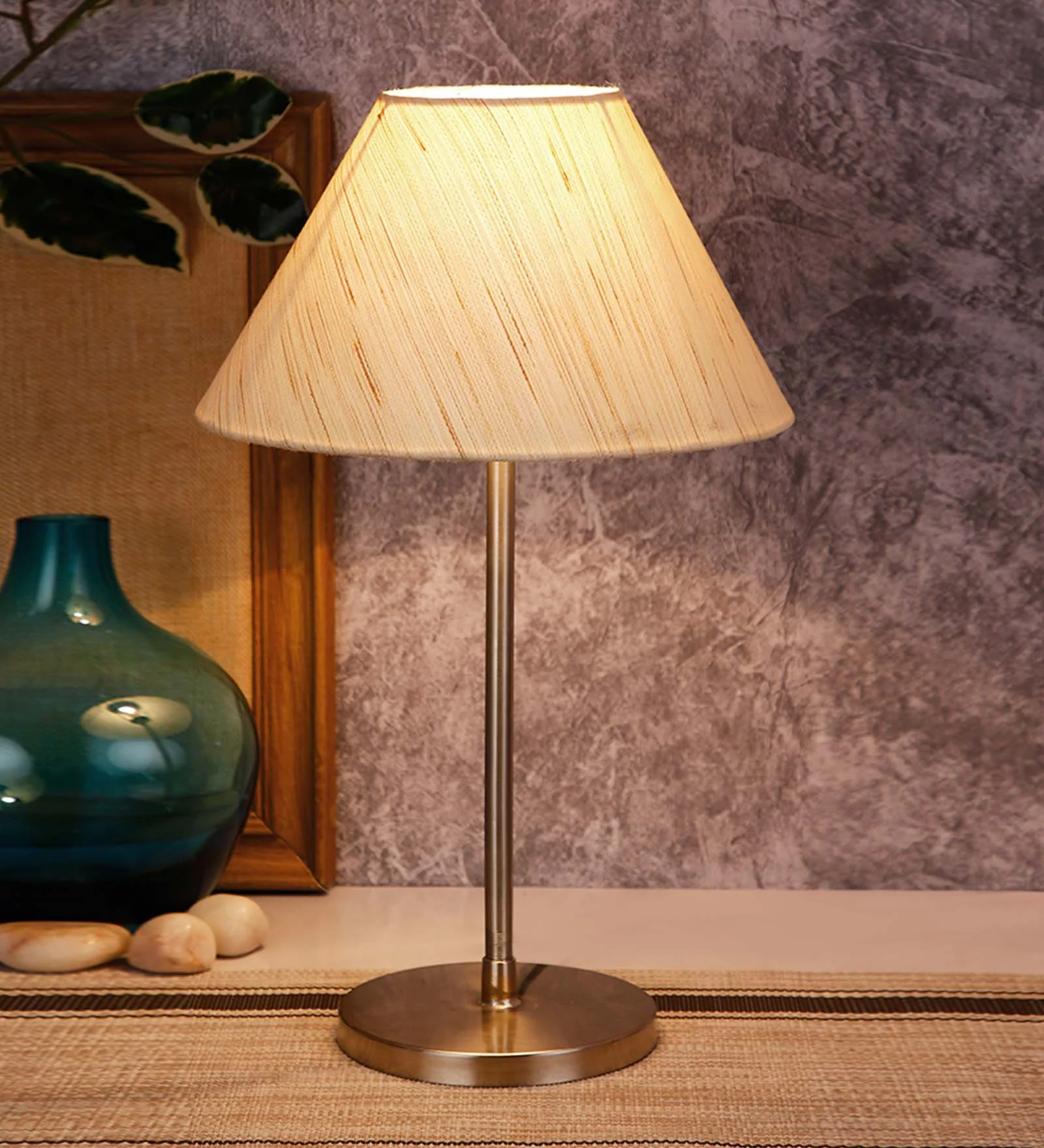circular-shaped-traditional-table-lamp-with-silver-finish-base-TL554_3.png