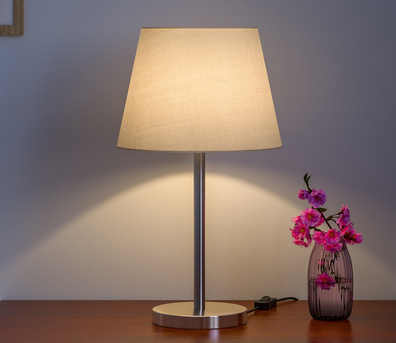 classy-white-color-metal-finish-table-lamp-TL528_2.jpg