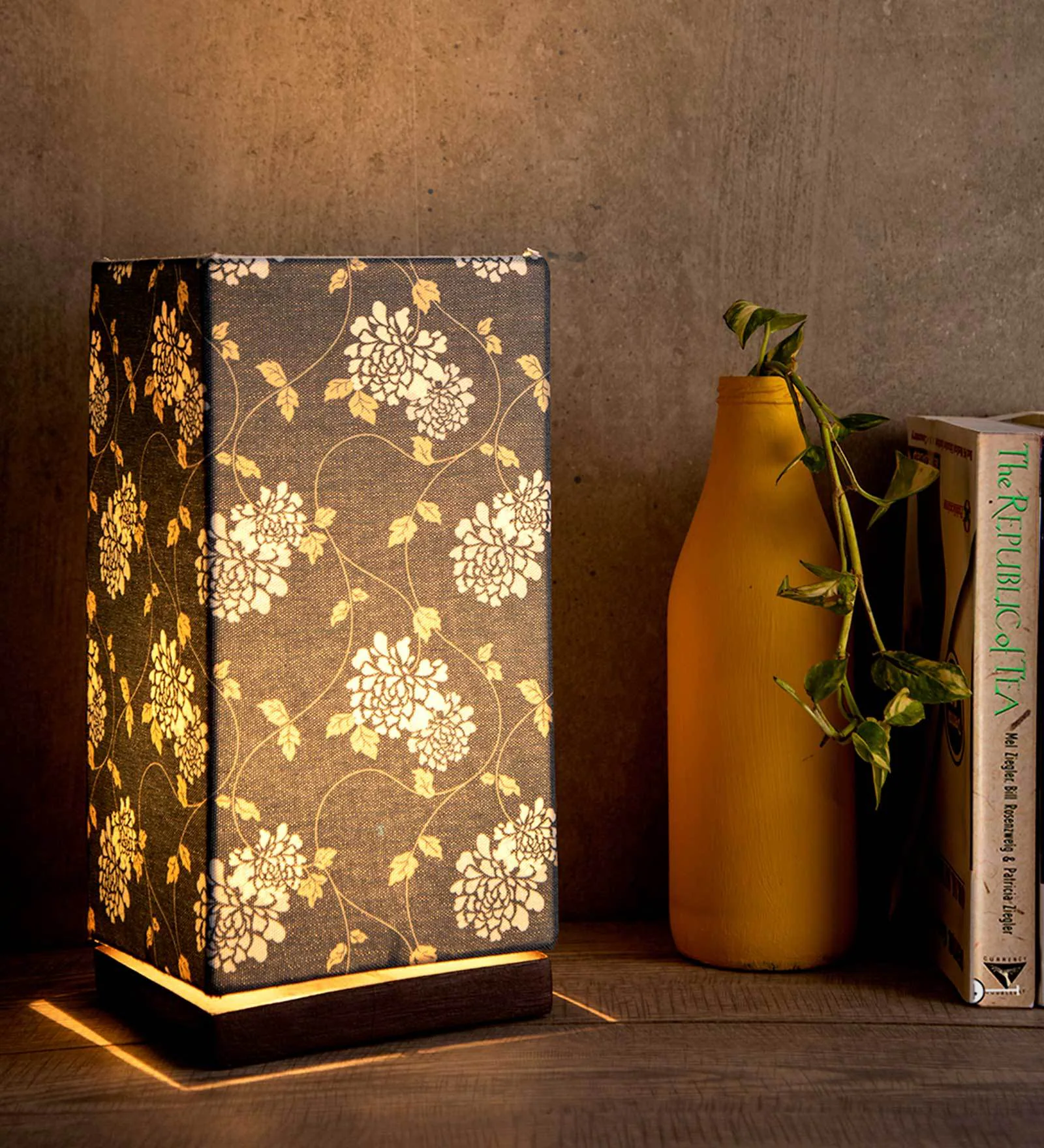 golden-leaves-printed-table-lamp-with-wooden-finish-base-TL556_2.png