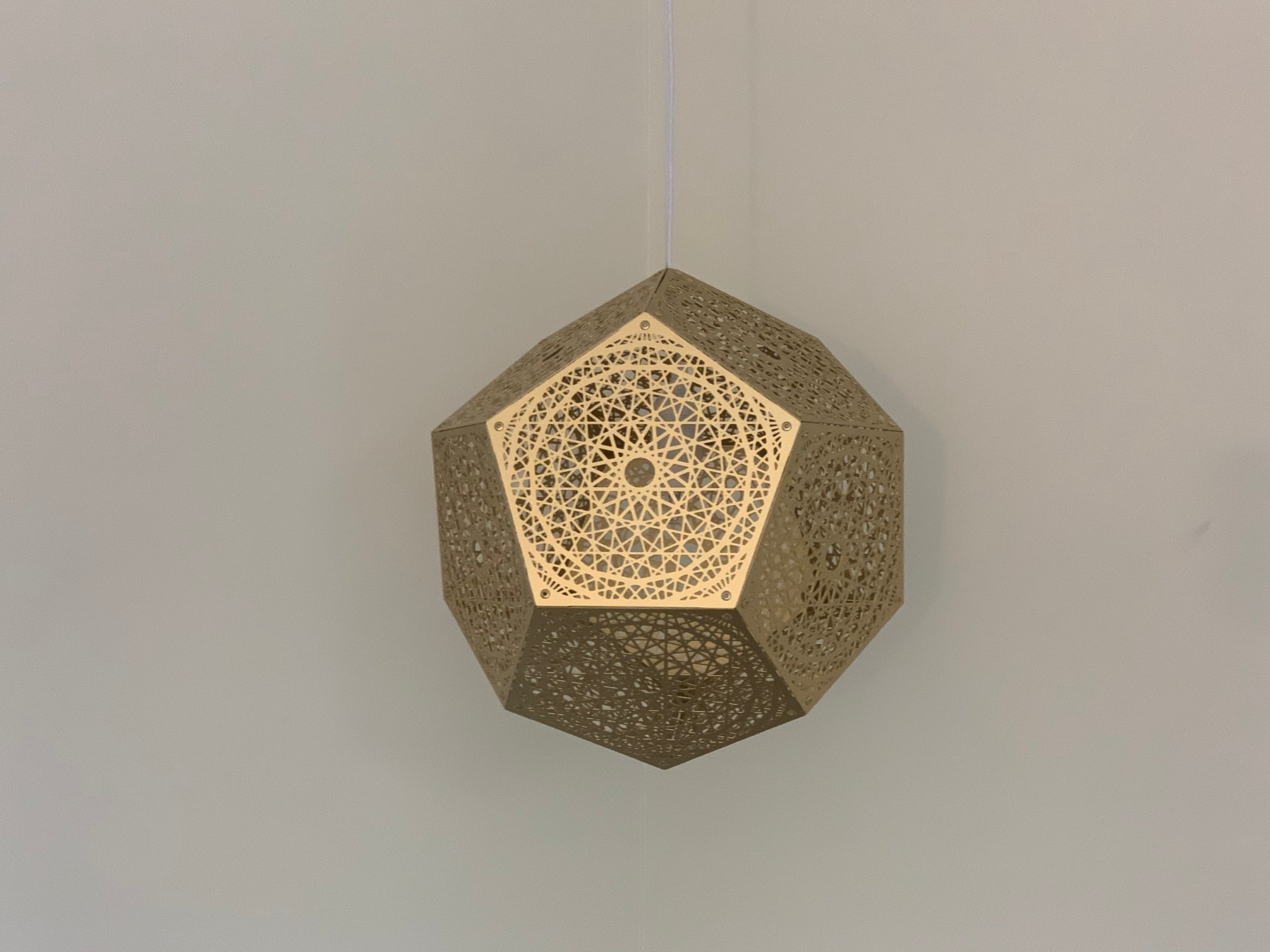 luxury-laser-cut-hanging-lamp-CL663_10_c4a83fd5-76c0-4c36-9367-cdfa95e80871.jpg