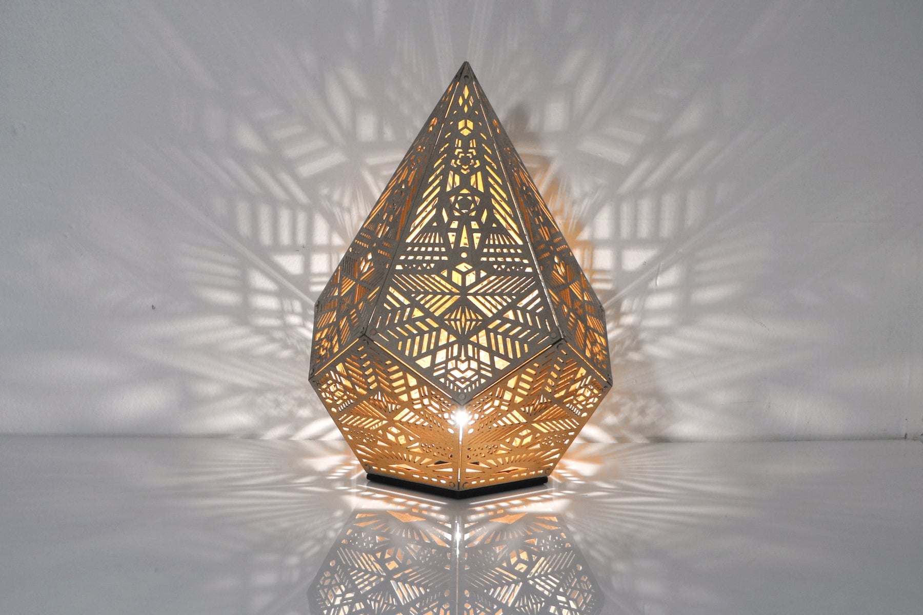 modern-shadow-pattern-table-light-TL583_1.jpg