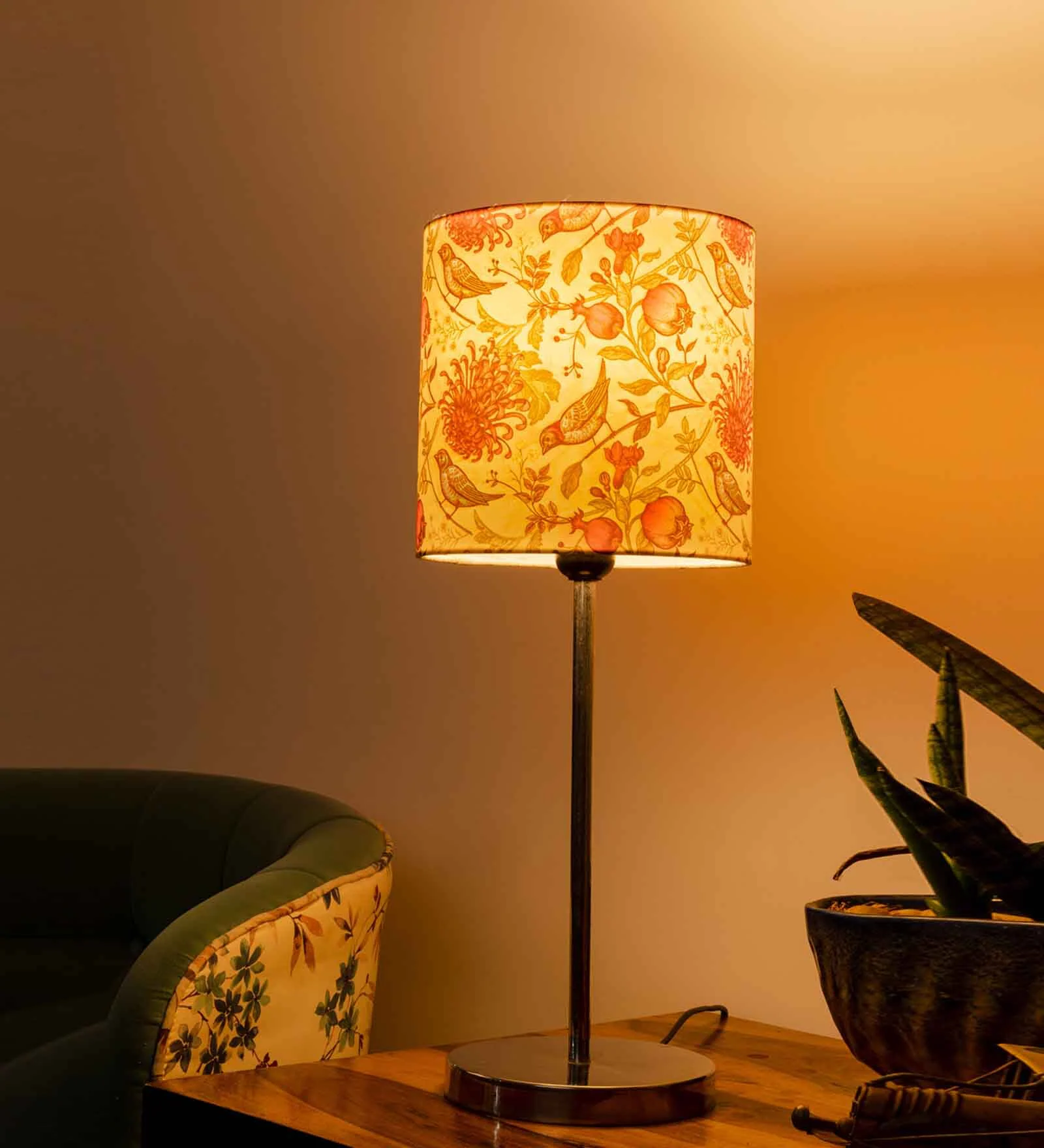 multicolor-birds-art-shade-table-lamp-with-silver-finish-base-TL571_1.png