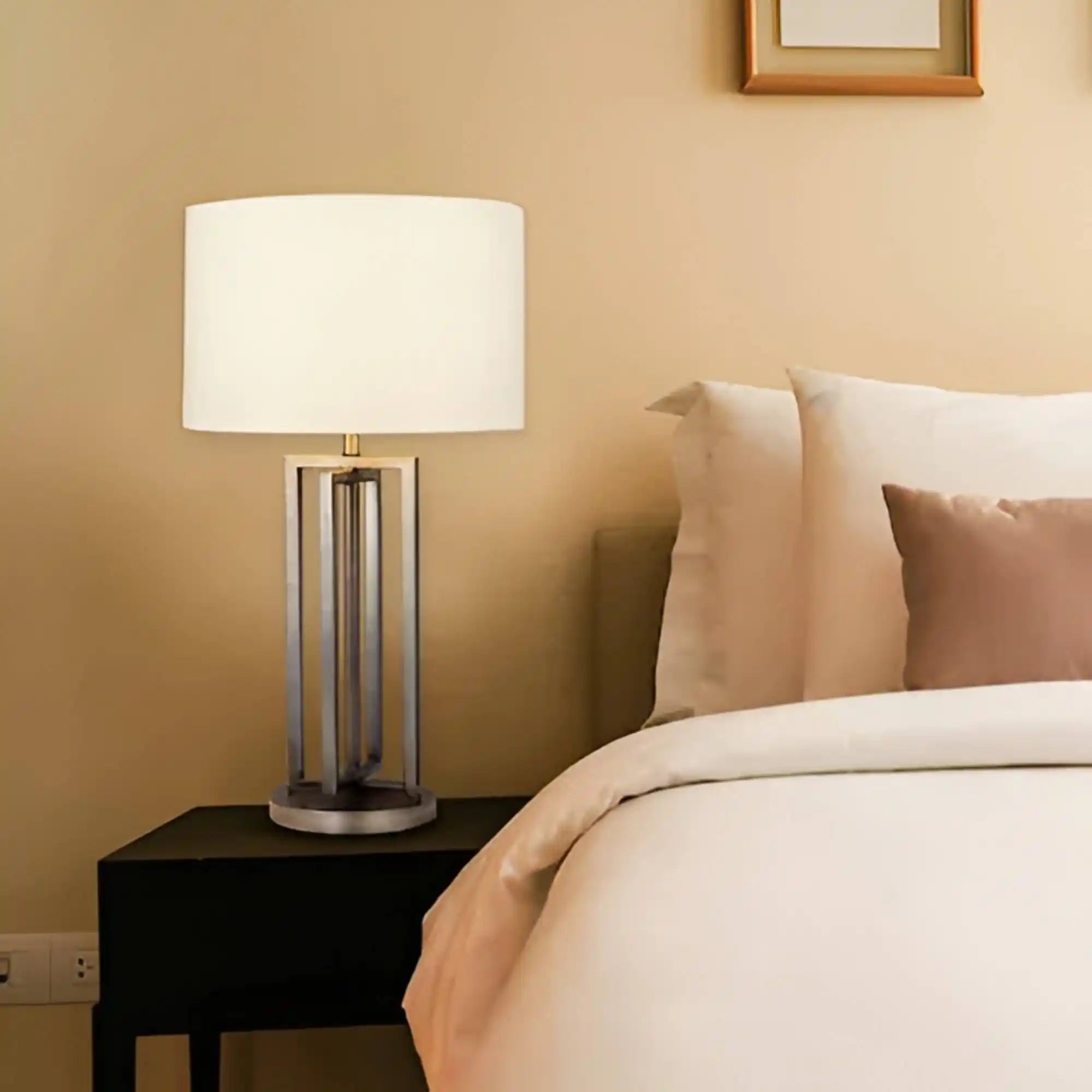 nordic-style-decorative-metal-finish-table-lamp-TL524_2_79e156f6-19cf-4824-92a6-a06541deafec.jpg