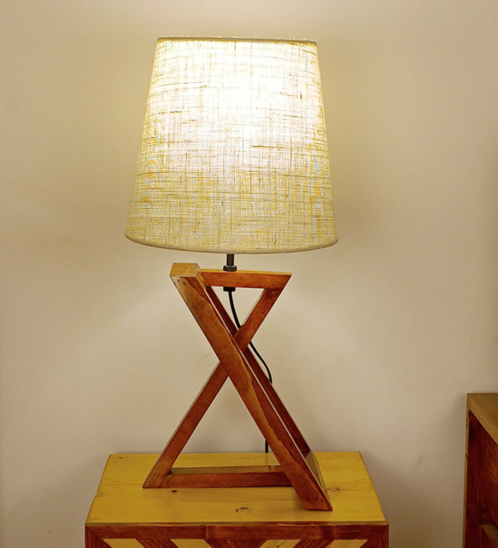 textured-wooden-table-lamp-with-jute-shade-_-brown-base-TL559_1.png