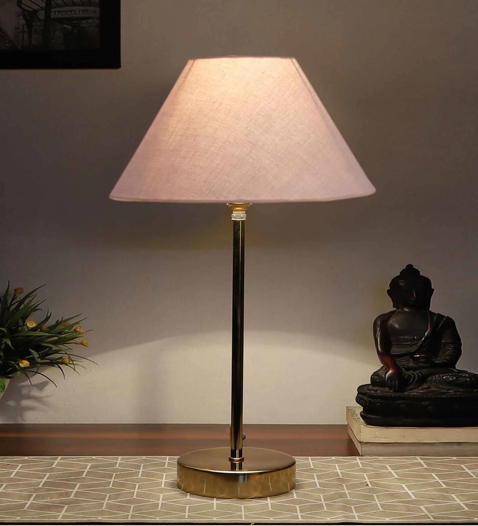 white-solid-traditional-bedside-table-lamp-with-golden-finish-base-TL569_1.png
